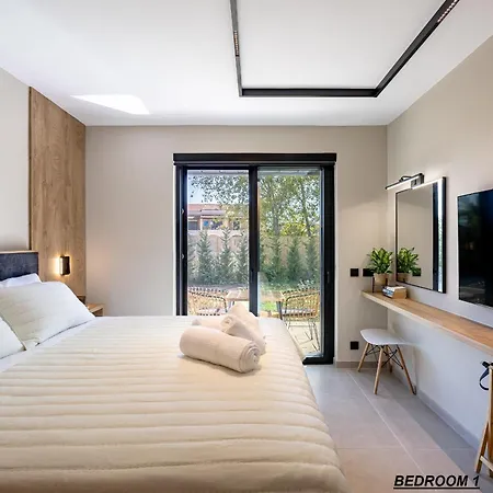 Marde Corfu アカラヴィ