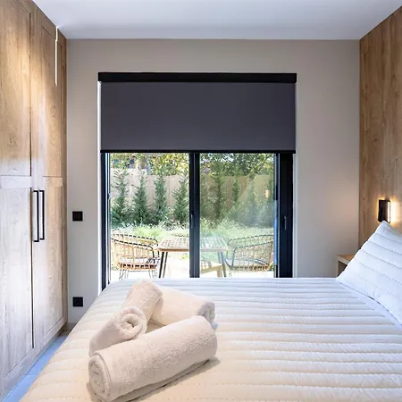 Marde Corfu アカラヴィ