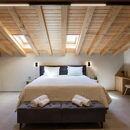 Marde Corfu * アカラヴィ